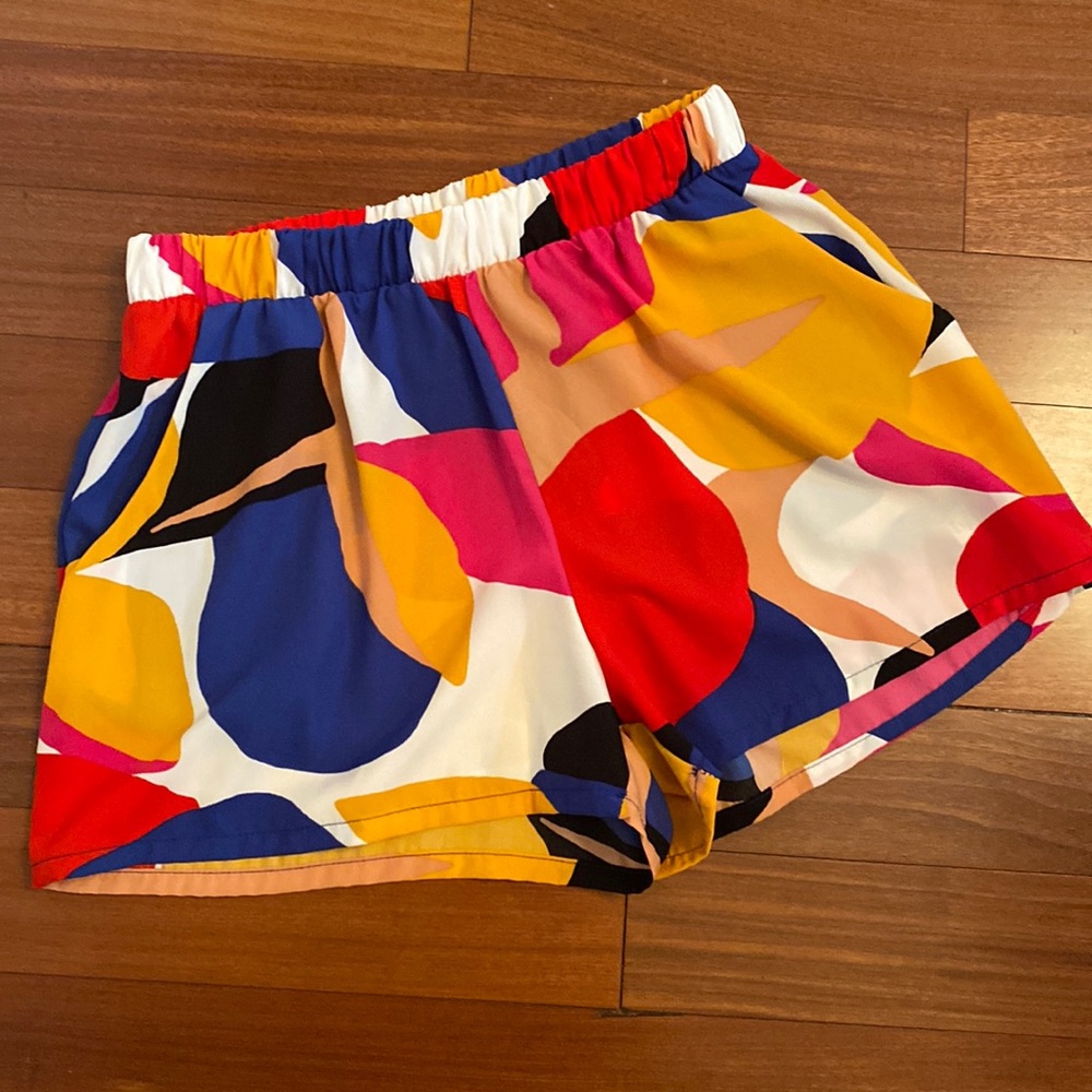 Tyche LIKE NEW Colorful Print Shorts with front Pockets - Size M